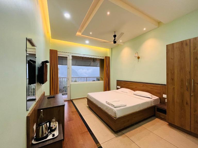 EDENS SNOW CASTLE - B&B Anaikal