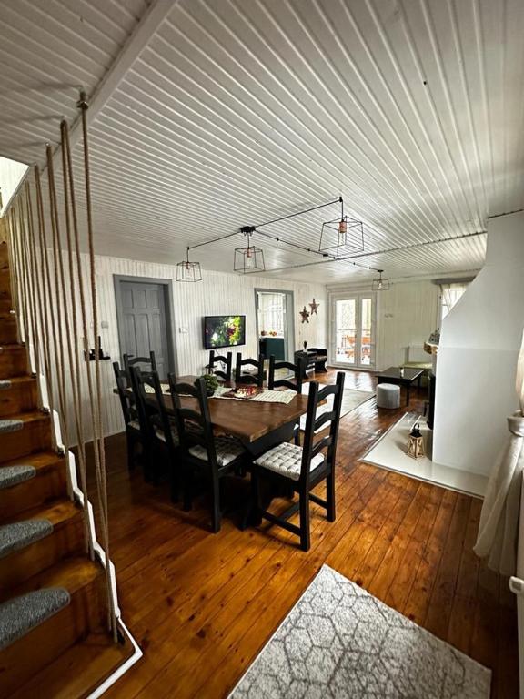 Wood House Valiug - B&B Văliug