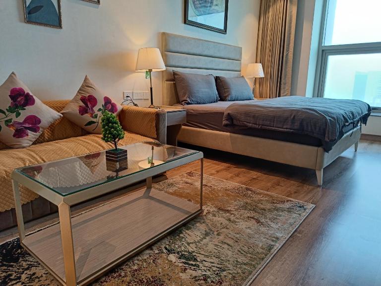 Luxury l Studio @ Sector-66 Central Gurgaon - Bed and Breakfast Gurgaon