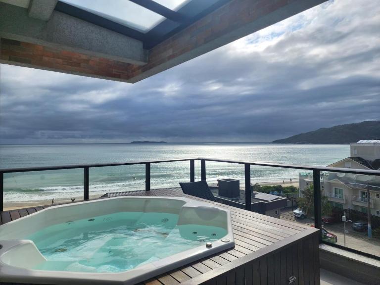 MAJESTOSO DUPLEX COM JACUZZI DE FRENTE PARA O MAR, 3 SUÍTES, Apt 404 - B&B Canto Grande
