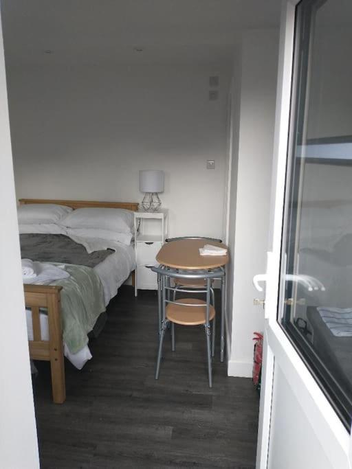 Cosy Garden Studio Room Minimum two night booking - B&B Hove
