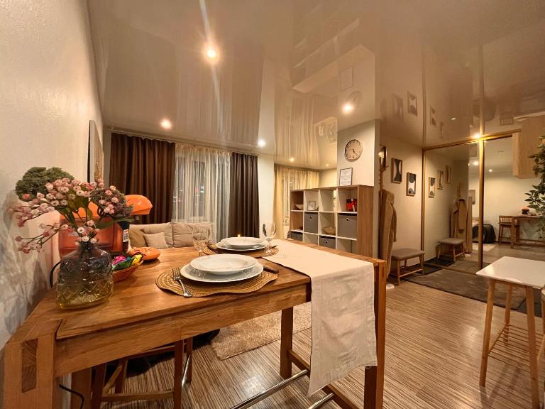 Studio First floor with Balcony City Center - Chambres d'hôtes Narva