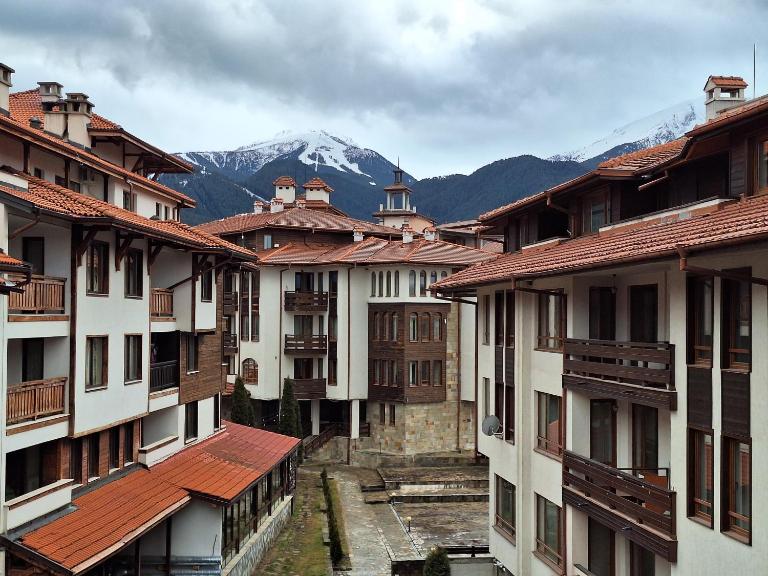 SNOW PEAK TODORKA AND VIHREN APARTAMENT /NEXT TO THE LIFT/ 7 PERSONS/ - B&B Bansko