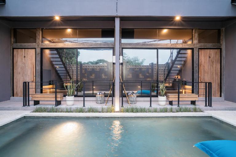 Alaya Homes D - Chic Japandi Loft Suite in Seminyak - Bed and Breakfast Seminyak