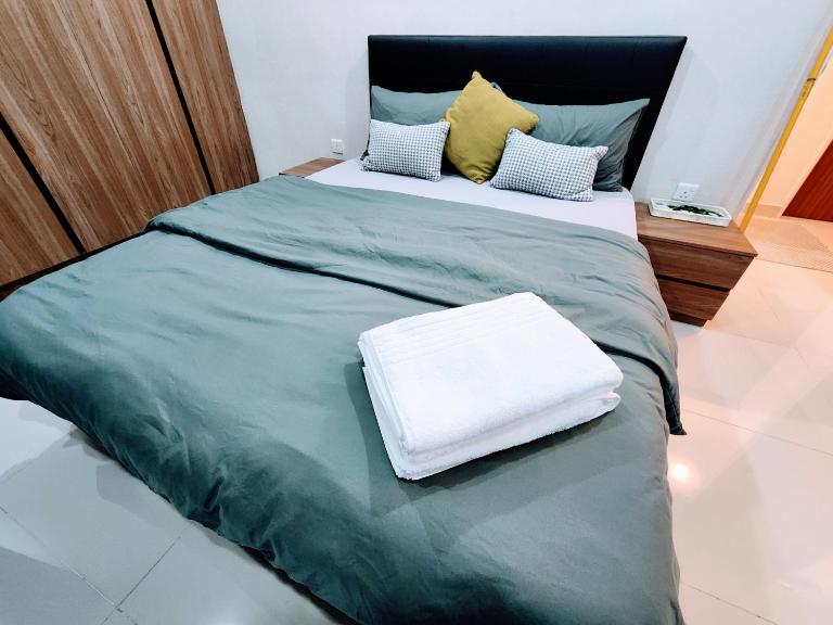 Kozi Square Twin Room with Smart TV & free Wi-fi - B&B Kuching