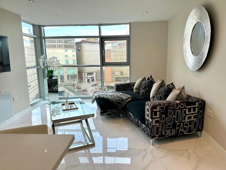 Superior Apartment In Cardiff City Centre - Bed and Breakfast Cardiff