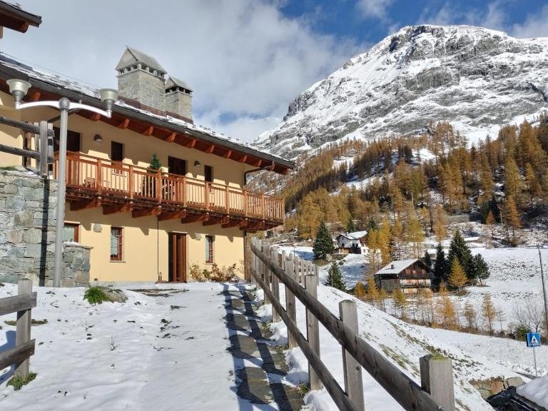 PUNTA VITTORIA SUB 14 - RESIDENCE ANDERBATT GRESSONEY - 3 locali - CIR N 0010 - B&B Staffal