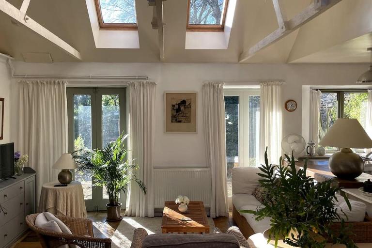 Barn End a spacious cottage set in mature grounds - Chambres d'hôtes Chippenham