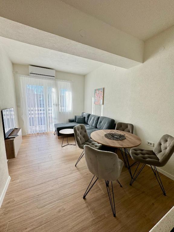 The ONE Suites- with terrace in City Center - B&B Kumanovo