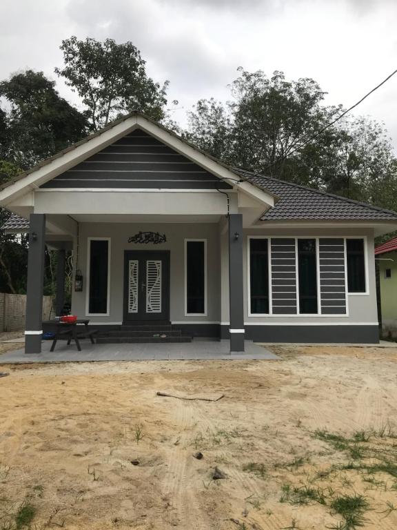 AINUL HOMESTAY - B&B Pasir Mas