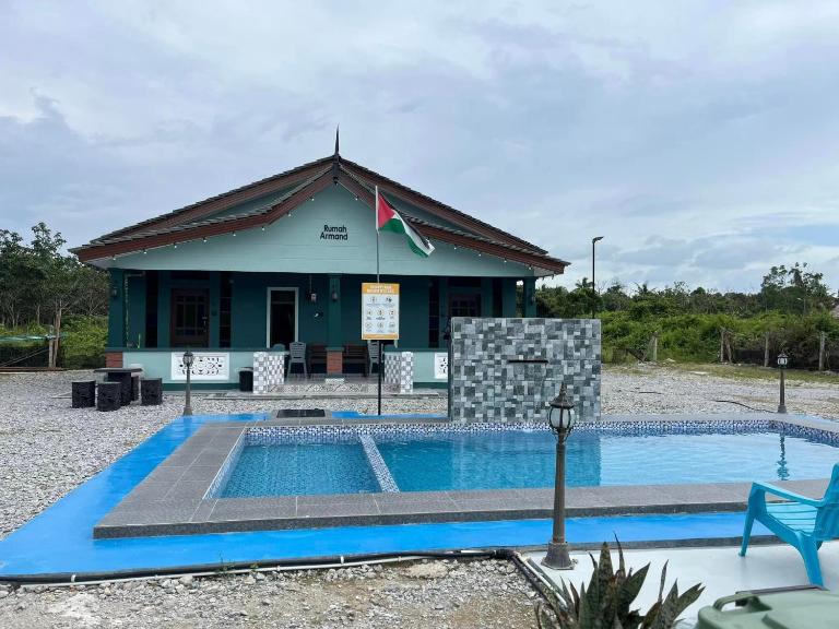Rumah Armand Studio Family with Swimming Pool Pengkalan Balak Tg Bidara Masjid Tanah Melaka - B&B Kampung Ayer Hitam Ulu
