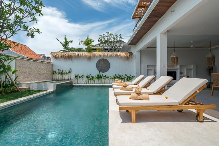 Villa Mayasa - 4BR Private Luxury Villa with Rooftop near Seseh Beach - B&B Canggu