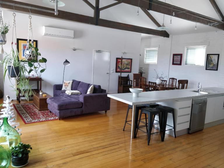 Pips on Mitchell - Beautiful Historic Apartment - Bed and Breakfast Bendigo