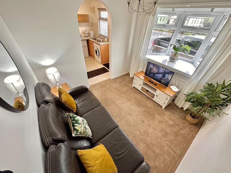 Semi-detached 1-Bedroom Chalet at Maryville Caravan Site - Uddingston, Glasgow - B&B Uddingston
