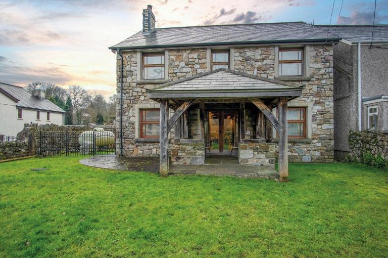 Oak Lodge - The Sleeping Giant - Pen Y Cae Inn - B&B Brecon