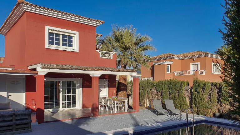 Villa Venna, with a private pool - B&B Los Baños