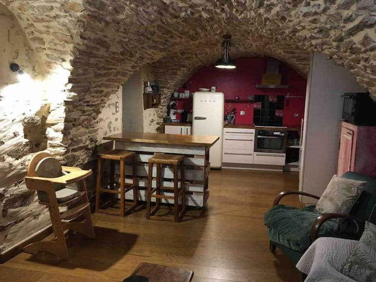 charmante cave voûtée 4 personnes - B&B Saint-Jean-de-Fos