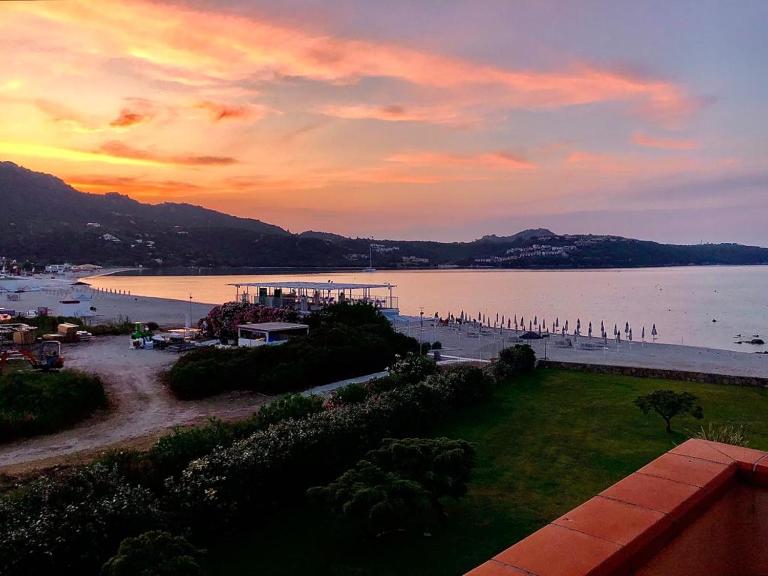 APPARTAMENTO SUL MARE CON TERRAZZA - B&B Marinella