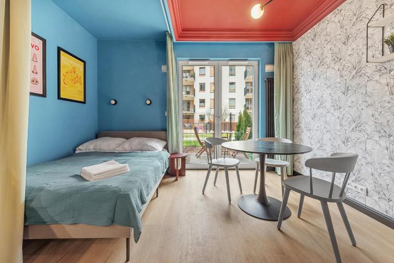 Colorful Apt close to the Center Great location - Ferienwohnung Warschau