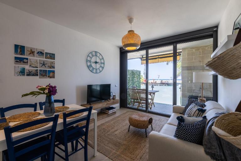 Meraki Home - 30 m dal mare, vista mare, wifi e parcheggio coperto gratuito - Appartamento a San Lorenzo al Mare - Bed and Breakfast San Lorenzo al Mare