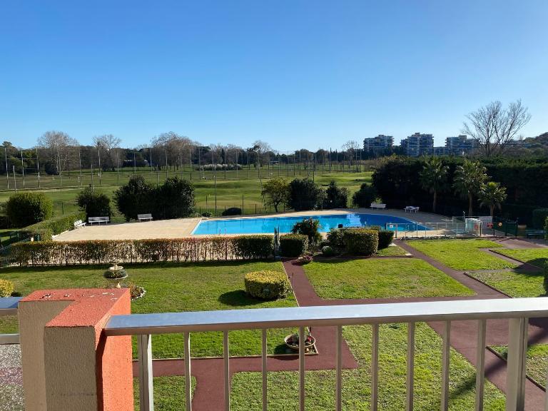 Joli appartement calme avec vue piscine - B&B Mandelieu-la-Napoule
