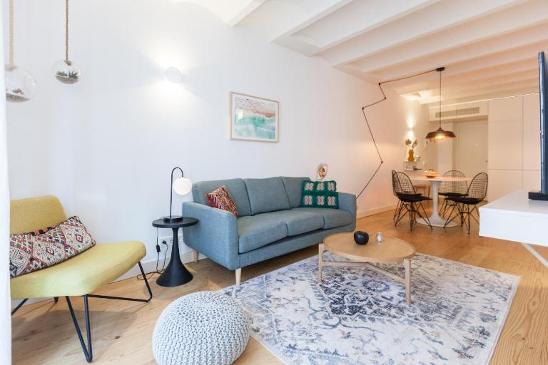 FLH Bairro Alto Balcony with River View - Bed and Breakfast Lissabon