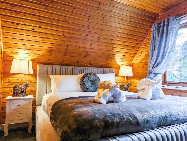 Macha 3 - Hot Tub-Perth-Pets-Family-Luxury-Cabin - B&B Perth