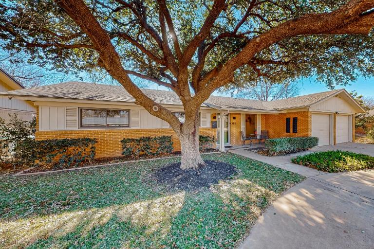 Dog-Friendly Lubbock Home w/ Backyard - B&B Doud