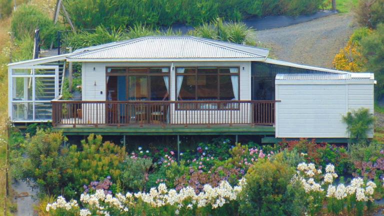 Raglan's Tranquil Garden Retreat - Moa Stone Estate - B&B Raglan