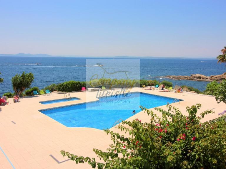 Apartamento con Vista al Mar y Piscina Comunitaria - ES-228-152 - B&B Roses