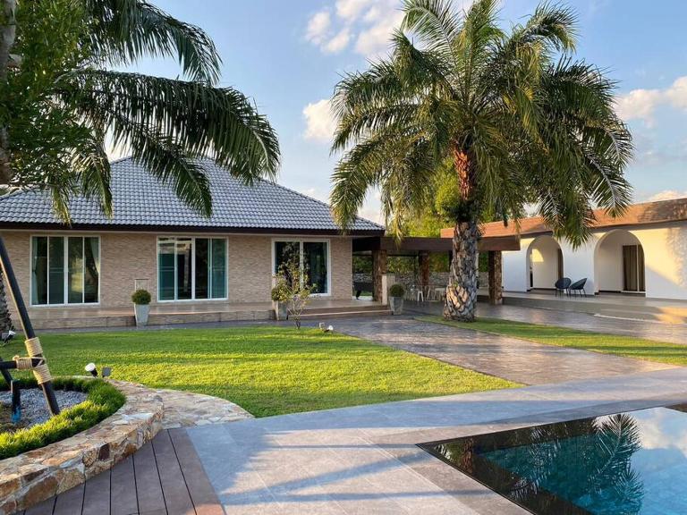 Arom Pool Villa Pattaya 2 - B&B Na Jomtien