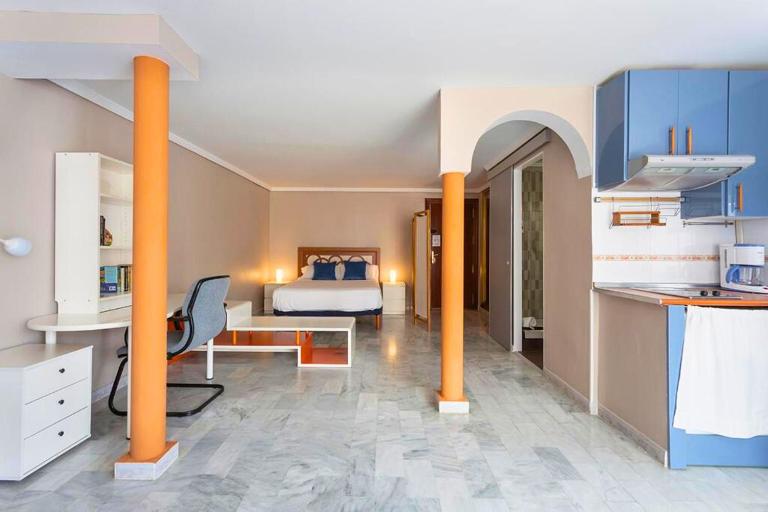 Luminosity Square Studio. Francos 14 - B&B Seville