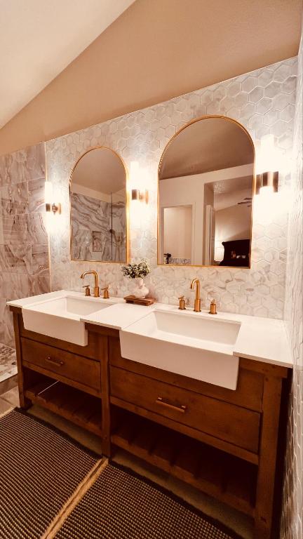 Fragrant Finnish Sauna & Cozy Pool with French 3br - Bed and Breakfast Las Vegas