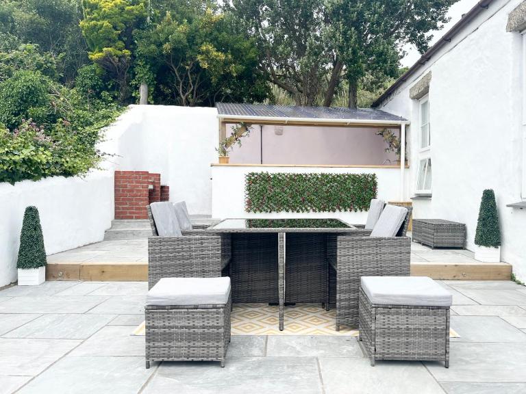 Marazion Charming Retreat for 6 with Social Garden - B&B Marazion