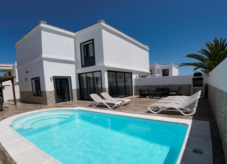 Fashion Villa Vivalavida, private pool x parking - Bed and Breakfast Playa Blanca