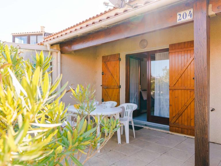 Villa 3 pièces avec piscine, terrasse et parking privé - 4 personnes, animaux acceptés - FR-1-409-20 - Chambres d'hôtes Gruissan