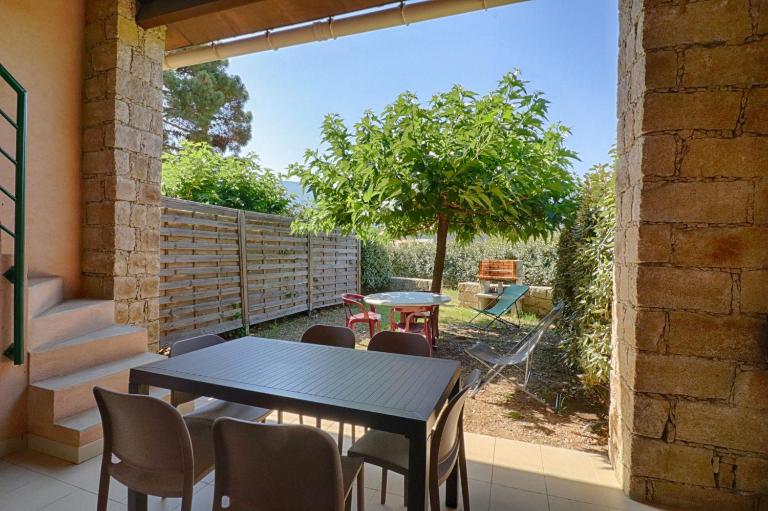 Appartement n1 rez de jardin LA LISCIA - Bed and Breakfast Calcatoggio
