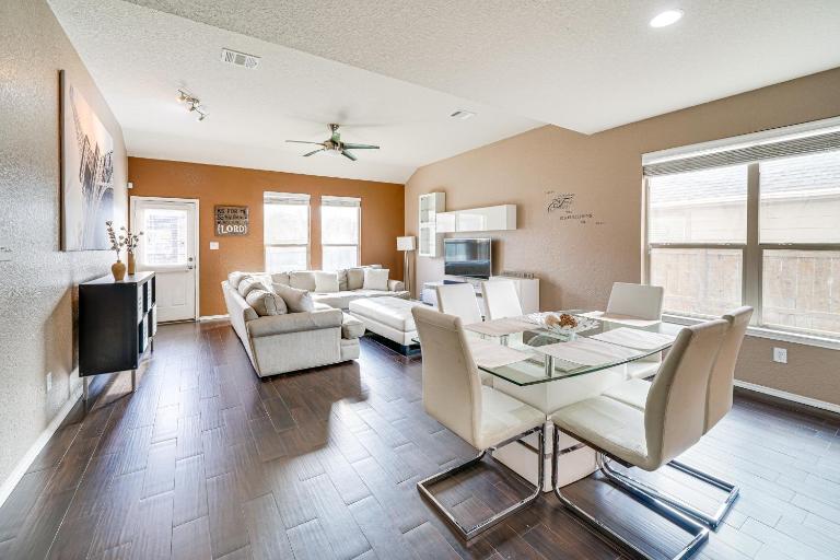 Home w/ Gazebo: 4 Mi to SeaWorld San Antonio! - Bed and Breakfast San Antonio