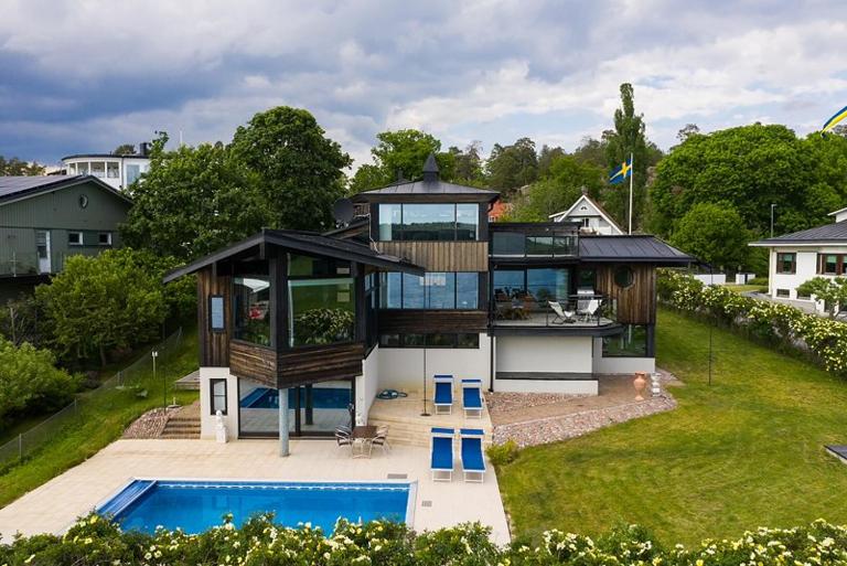 Exclusive rental of the Entire Spacious Ground Floor - Chambres d'hôtes Sollentuna