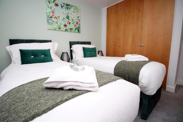 Hamilton Court Apartment for 4 Guests, Bright and Central Location with Balcony and Wi-Fi - B&B Bristol