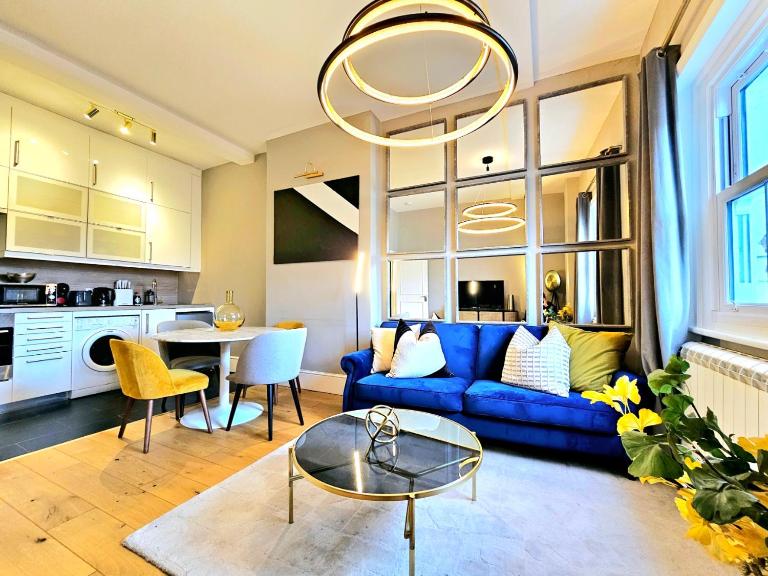 Gorgeous Hyde Park Home with Elevator Access by Tube Metro Stations - B&B London