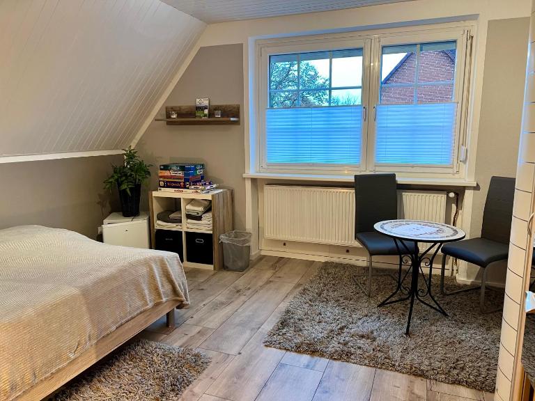 Zimmer m. Doppelbett, Zustellbett f. 3. Pers. mgl. - Bed and Breakfast Reppenstedt