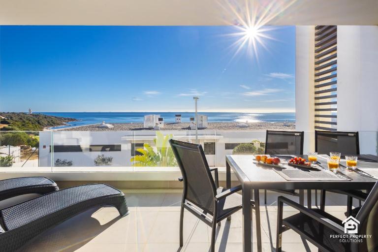 Modern apartment with sea and golf view - B&B Alcaidesa