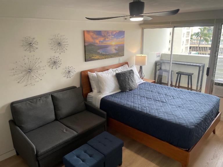 Contemporary Ocean View Suite - Heart of Waikiki! - Bed and Breakfast Honolulu