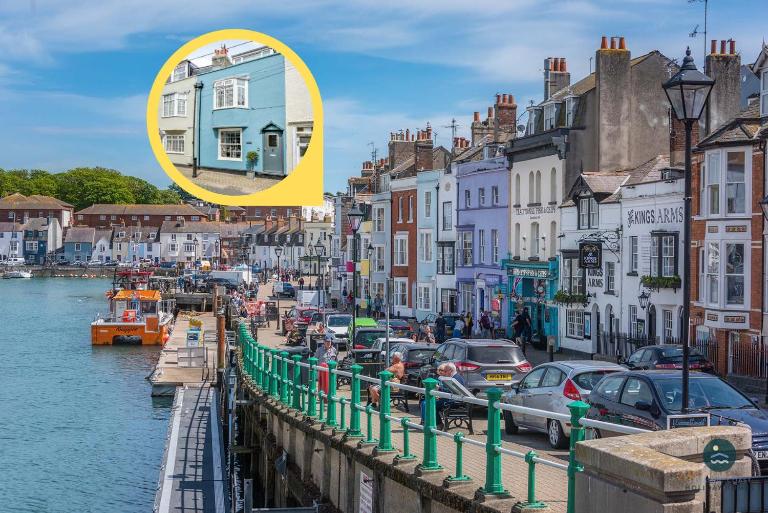 Cobb Cottage - Harbourside permit parking - B&B Rodwell