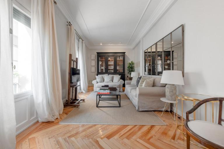 Puerta de Alcalá - Exclusive apt. 130m2 2D 2.5B - B&B Madrid