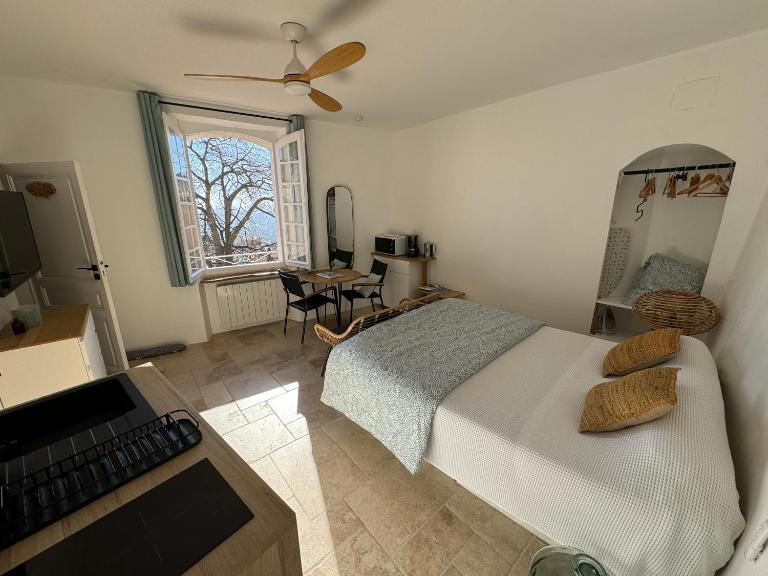 Studio Liège, vue mer au village de Bormes les Mimosas - B&B Bormes-les-Mimosas