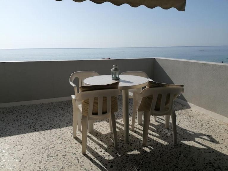 Lovely Beach Side Loft - B&B Paralía