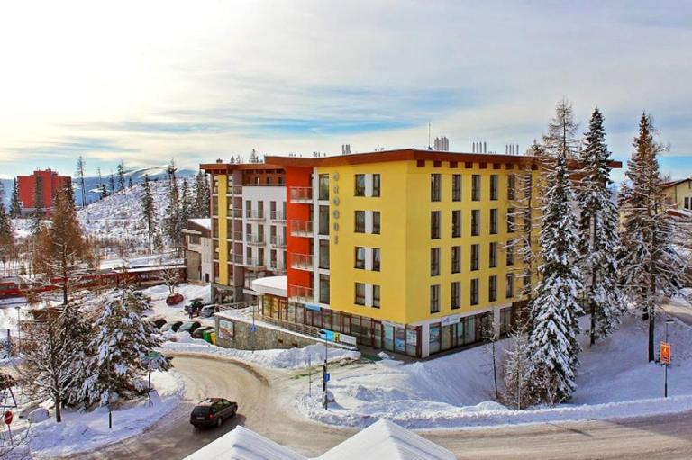 Apartment 416 with mountain view in Hotel Crocus, Strbske Pleso - Ferienwohnung Tschirmer See