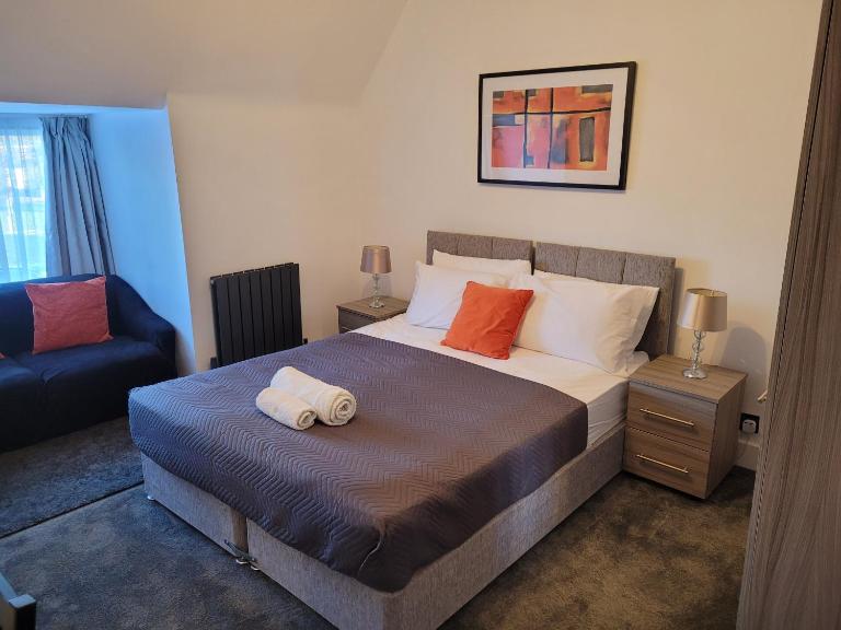 Silvertree Lodge - 2 double bed flat with parking - B&B Hemel Hempstead